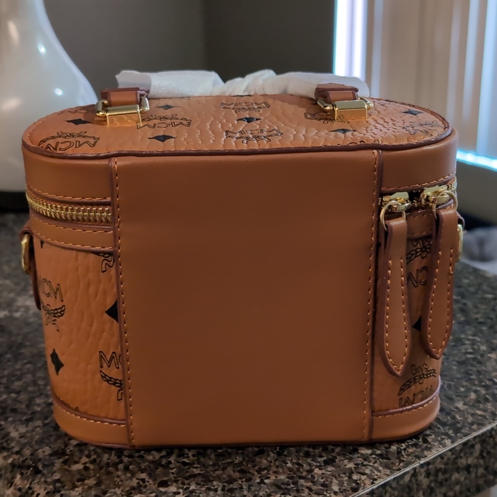 Source Unknown Tan Monogram Cosmetic Case NWT - image 4